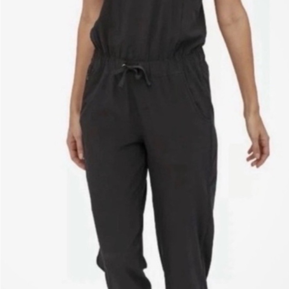 Patagonia fleet with Black Jumpsuit